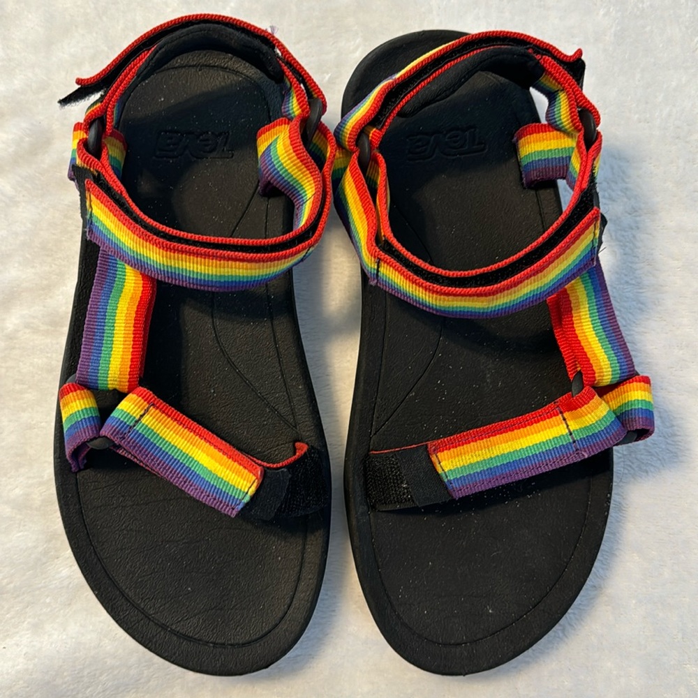 Teva Hurricane XLT big kid size 4 Rainbow